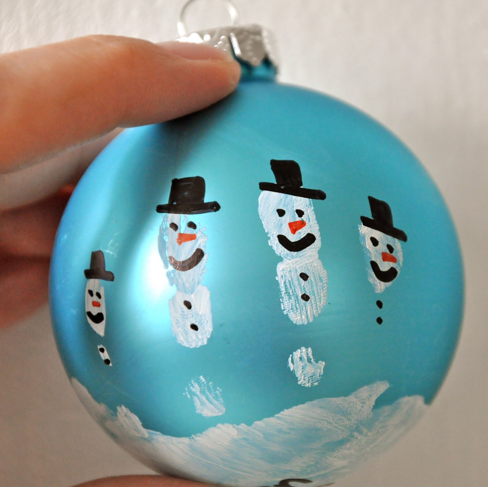 Bolas de Natal personalizadas com impressão da mão de crianças - Almanaque  dos Pais